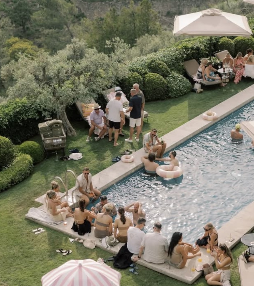 Sunday poolside smart casual inspiration